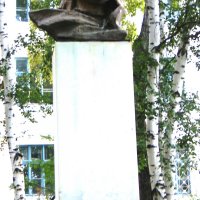 В. Жариков, Б. Волков. Памятник М.А. Ульяновой. 1968 г.